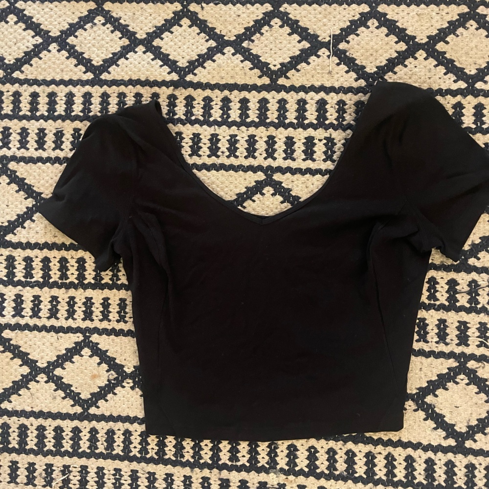 LULU LEMON CROPPED TEE